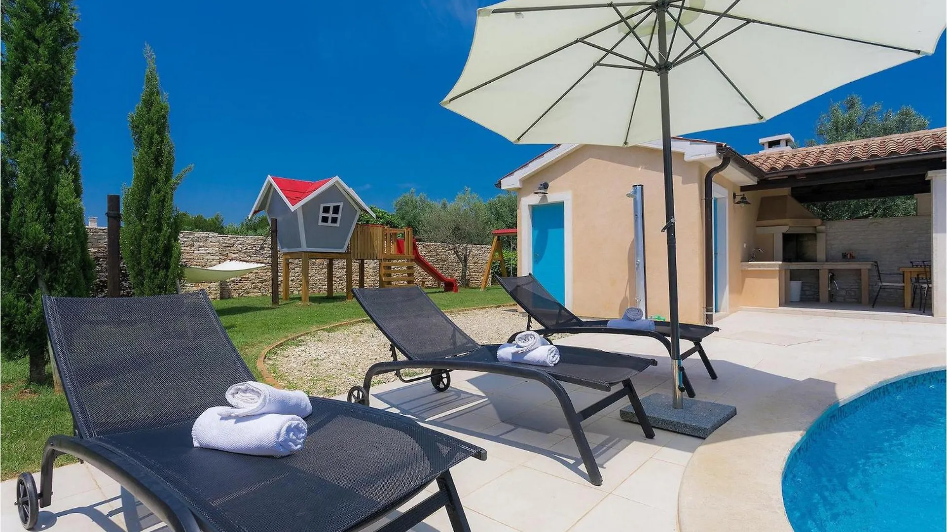 Villa Luka Pula 0*,  Croatia